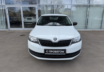 Подержанный автомобиль Skoda Rapid Liftback 2015 года (2 фото)