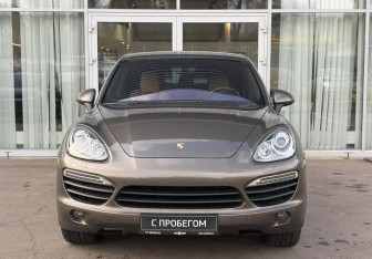 Подержанный автомобиль Porsche Cayenne 2011 года (2 фото)