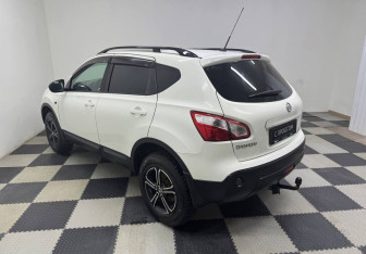 Подержанный автомобиль Nissan Qashqai 2013 года (7 фото)