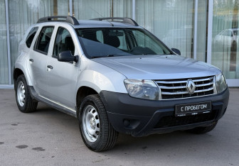 Подержанный автомобиль Renault Duster 2014 года (3 фото)