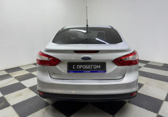 Подержанный автомобиль Ford Focus Sedan 2012 года (6 фото)