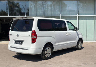 Подержанный автомобиль Hyundai Grand Starex 2014 года (5 фото)