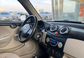 Подержанный автомобиль Lifan Smily 2011 года (10 фото)