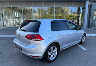 Подержанный автомобиль Volkswagen Golf Hatchback 2013 года (5 фото)