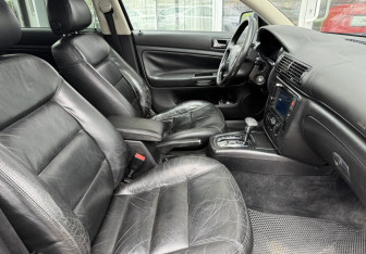 Подержанный автомобиль Volkswagen Passat Sedan 2001 года (10 фото)