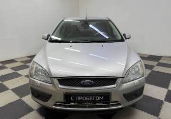 Подержанный автомобиль Ford Focus Sedan 2006 года (2 фото)