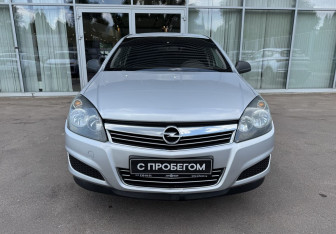 Подержанный автомобиль Opel Astra Wagon 2014 года (2 фото)