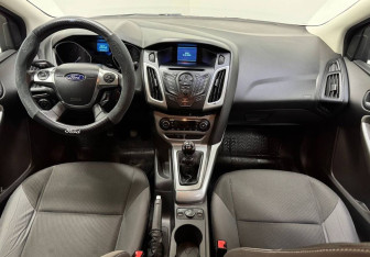 Подержанный автомобиль Ford Focus Sedan 2011 года (9 фото)