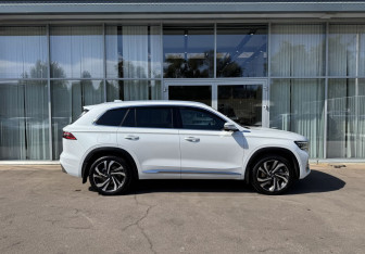 Подержанный автомобиль Geely Monjaro 2023 года (4 фото)