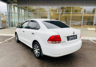 Подержанный автомобиль Volkswagen Polo Sedan 2010 года (7 фото)