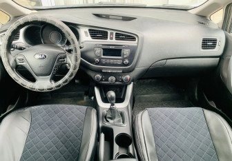 Подержанный автомобиль Kia Ceed Hatchback 2013 года (9 фото)