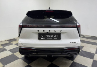 Подержанный автомобиль Geely Atlas 2023 года (6 фото)