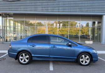Подержанный автомобиль Honda Civic Sedan 2007 года (4 фото)