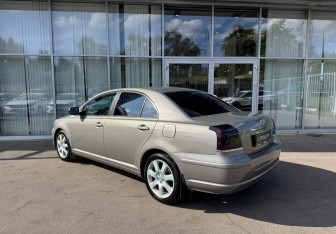 Подержанный автомобиль Toyota Avensis Sedan 2006 года (7 фото)