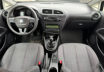 Подержанный автомобиль SEAT Leon Hatchback 2012 года (10 фото)