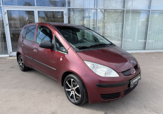 Подержанный автомобиль Mitsubishi Colt Hatchback 2005 года (3 фото)