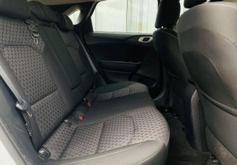 Подержанный автомобиль Kia Ceed Hatchback 2018 года (11 фото)
