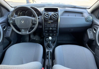 Подержанный автомобиль Renault Duster 2017 года (10 фото)