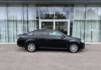 Подержанный автомобиль Volkswagen Jetta Sedan 2009 года (4 фото)