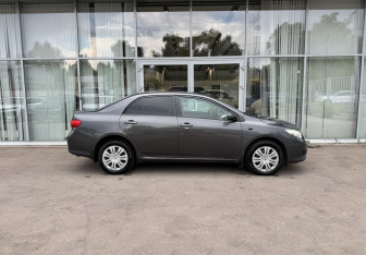 Подержанный автомобиль Toyota Corolla Sedan 2009 года (4 фото)