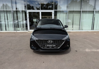 Подержанный автомобиль Hyundai Solaris Sedan 2021 года (2 фото)