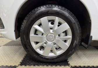 Подержанный автомобиль LADA (ВАЗ) Granta Sedan 2023 года (12 фото)