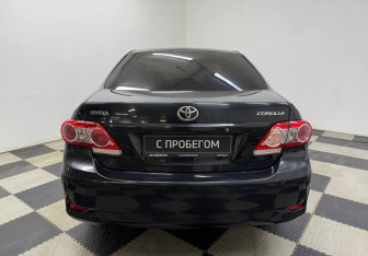 Подержанный автомобиль Toyota Corolla Sedan 2013 года (6 фото)