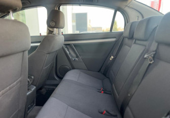 Подержанный автомобиль Opel Vectra Sedan 2006 года (11 фото)