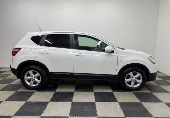 Подержанный автомобиль Nissan Qashqai 2012 года (8 фото)