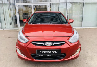 Подержанный автомобиль Hyundai Solaris Sedan 2014 года (2 фото)