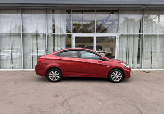 Подержанный автомобиль Hyundai Solaris Sedan 2014 года (4 фото)