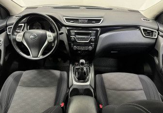 Подержанный автомобиль Nissan Qashqai 2017 года (11 фото)