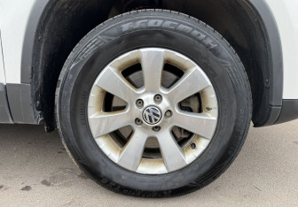 Подержанный автомобиль Volkswagen Tiguan 2013 года (12 фото)