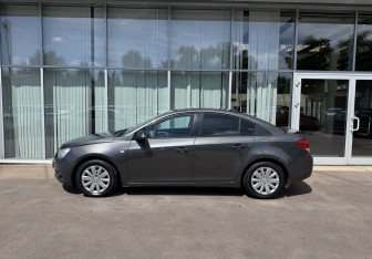 Подержанный автомобиль Chevrolet Cruze Sedan 2012 года (8 фото)