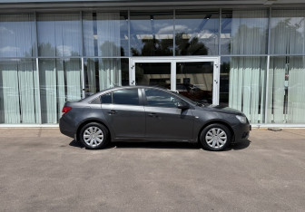 Подержанный автомобиль Chevrolet Cruze Sedan 2012 года (4 фото)