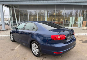 Подержанный автомобиль Volkswagen Jetta Sedan 2012 года (7 фото)