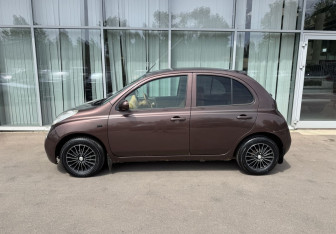 Подержанный автомобиль Nissan March Hatchback 2004 года (8 фото)