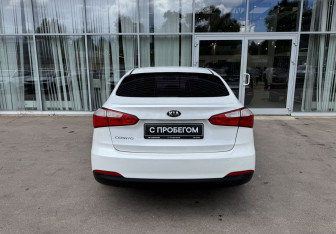 Подержанный автомобиль Kia Cerato Sedan 2015 года (6 фото)