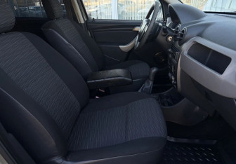 Подержанный автомобиль Renault Sandero 2010 года (10 фото)