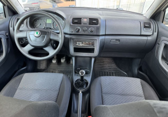 Подержанный автомобиль Skoda Fabia Hatchback 2013 года (9 фото)