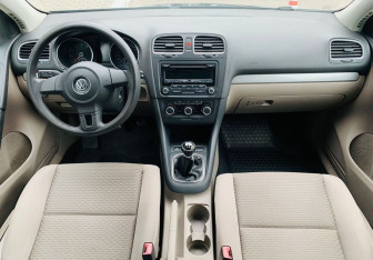 Подержанный автомобиль Volkswagen Golf Hatchback 2011 года (10 фото)