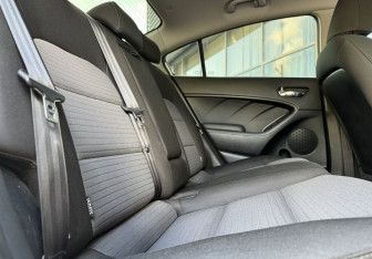 Подержанный автомобиль Kia Cerato Sedan 2016 года (11 фото)