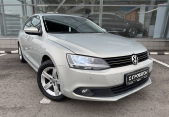 Подержанный автомобиль Volkswagen Jetta Sedan 2014 года (3 фото)
