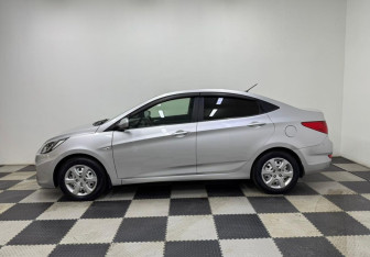 Подержанный автомобиль Hyundai Solaris Sedan 2011 года (8 фото)