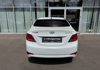 Подержанный автомобиль Hyundai Solaris Sedan 2015 года (6 фото)