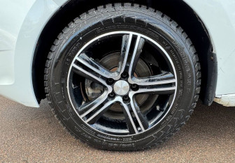 Подержанный автомобиль Skoda Rapid Liftback 2015 года (12 фото)