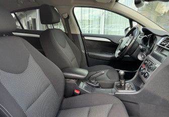 Подержанный автомобиль Citroen C4 Sedan 2016 года (10 фото)