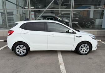 Подержанный автомобиль Kia Rio Hatchback 2016 года (4 фото)