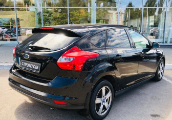 Подержанный автомобиль Ford Focus Hatchback 2014 года (5 фото)