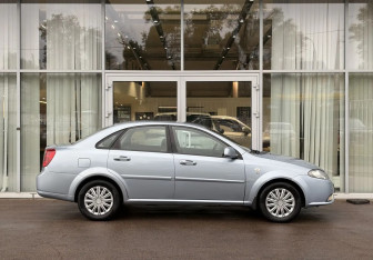 Подержанный автомобиль Daewoo Gentra Sedan 2014 года (4 фото)